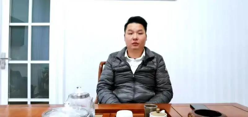 是江西新余巴德士仿石藝術漆運營中心負責人熊小鋒